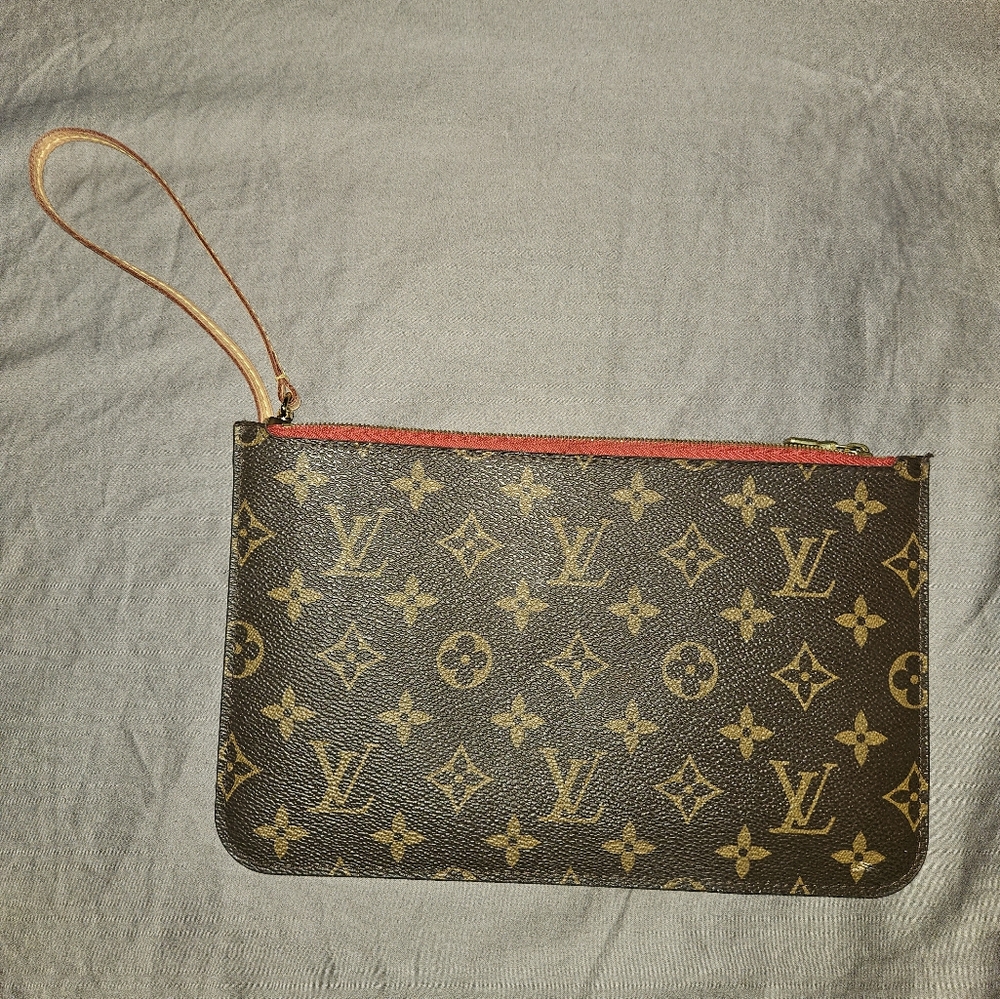 Louis Vuitton Neverfull MM/GM Clutch